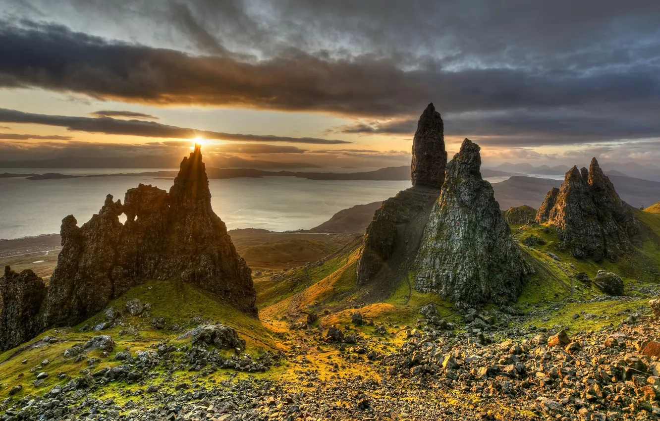 Фото обои море, небо, солнце, облака, свет, закат, горы, тучи