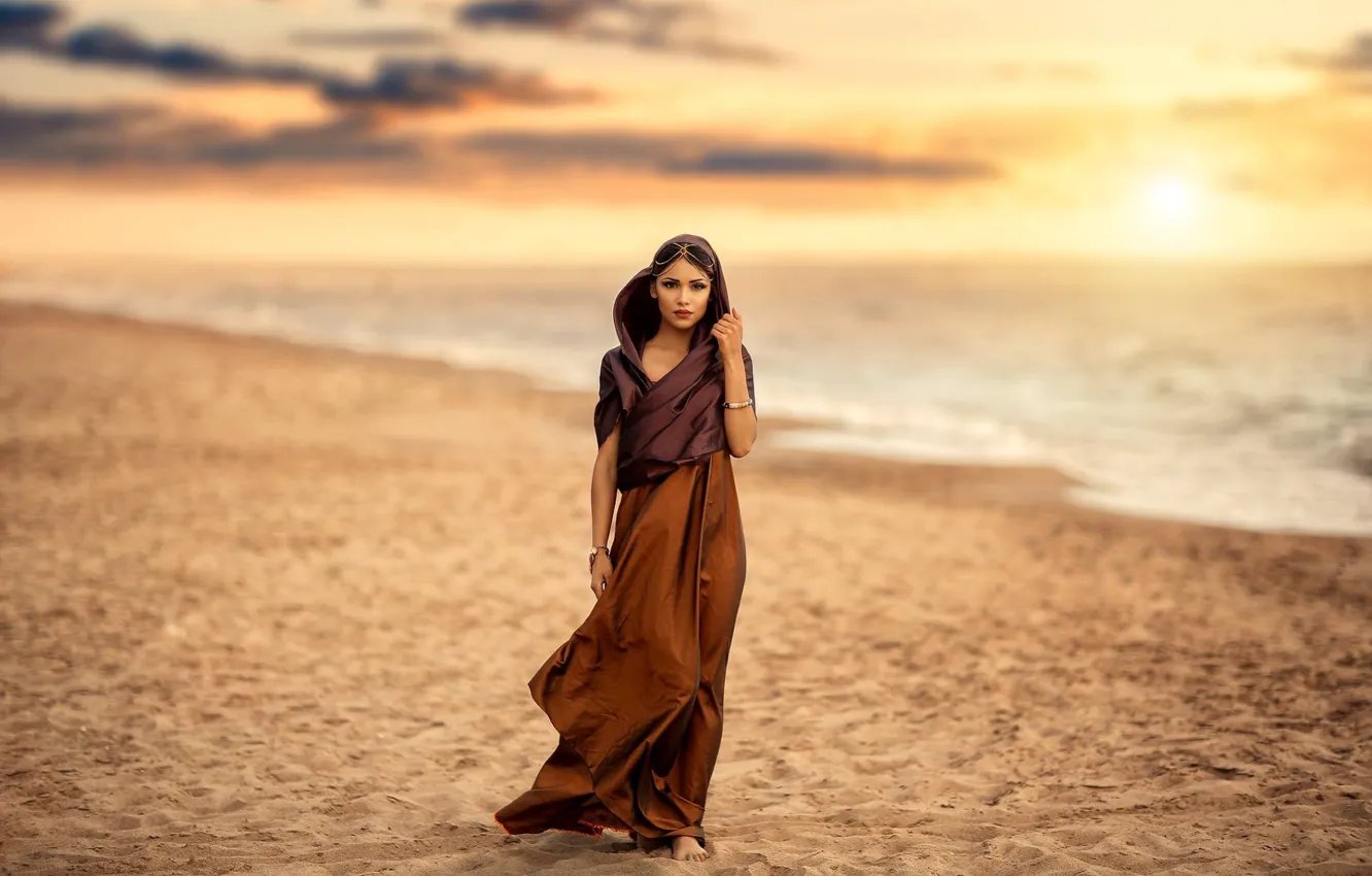 Фото обои песок, море, пляж, девушка, закат, платье, Alessandro Di Cicco, Maggie Ferraro