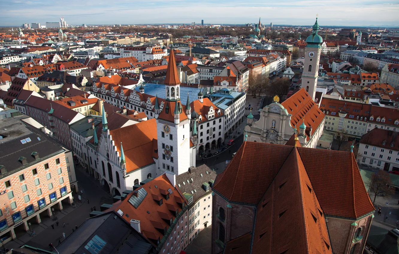 Фото обои крыша, небо, дома, Германия, Мюнхен, панорама, старая ратуша