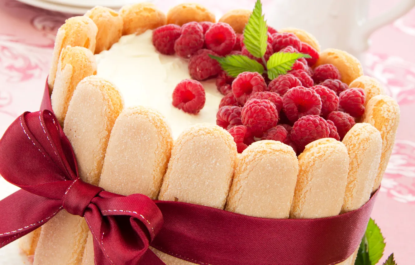 Фото обои ягоды, малина, печенье, торт, бант, крем, десерт, ленточка
