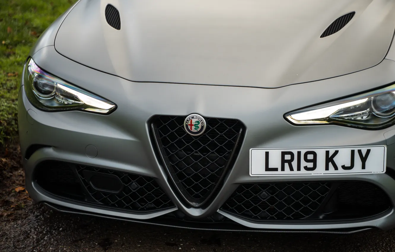 Фото обои Alfa Romeo, logo, front, Giulia, grille, Alfa Romeo Giulia Quadrifoglio NRING