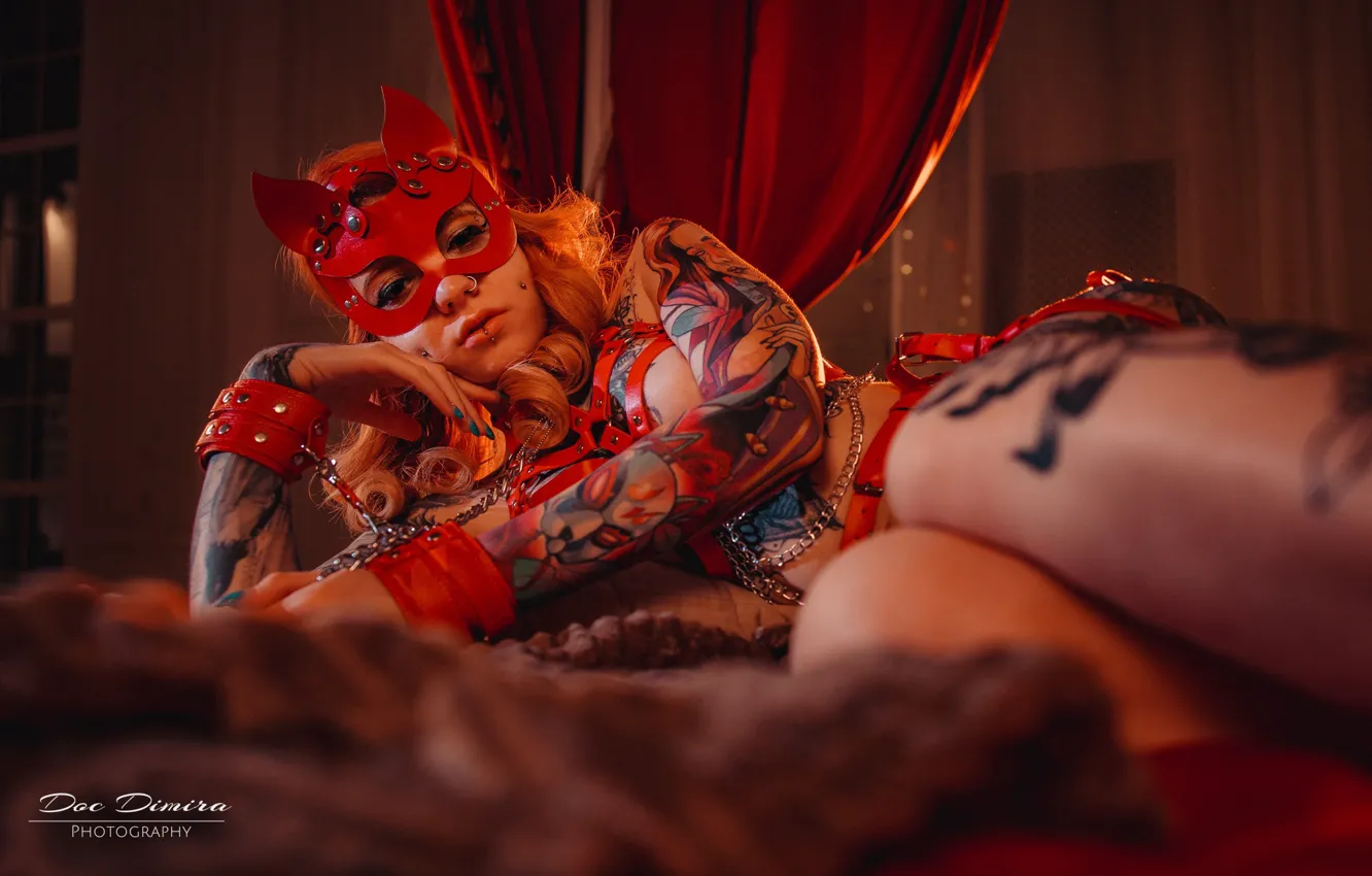 Фото обои девушка, поза, маска, тату, рыжая, рыжеволосая, наручники, Vera Faith