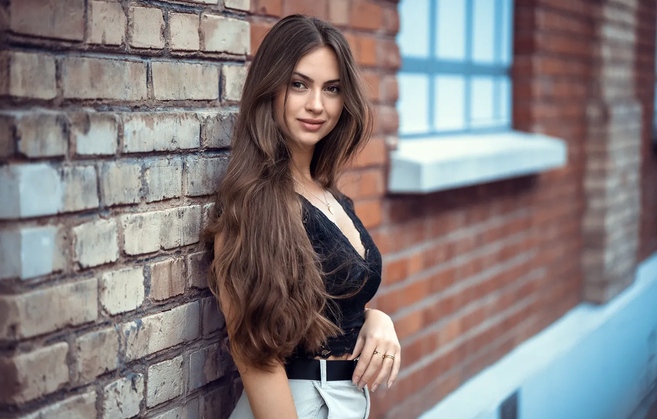 Фото обои взгляд, девушка, поза, стена, длинные волосы, Laura, Anatoli Oskin