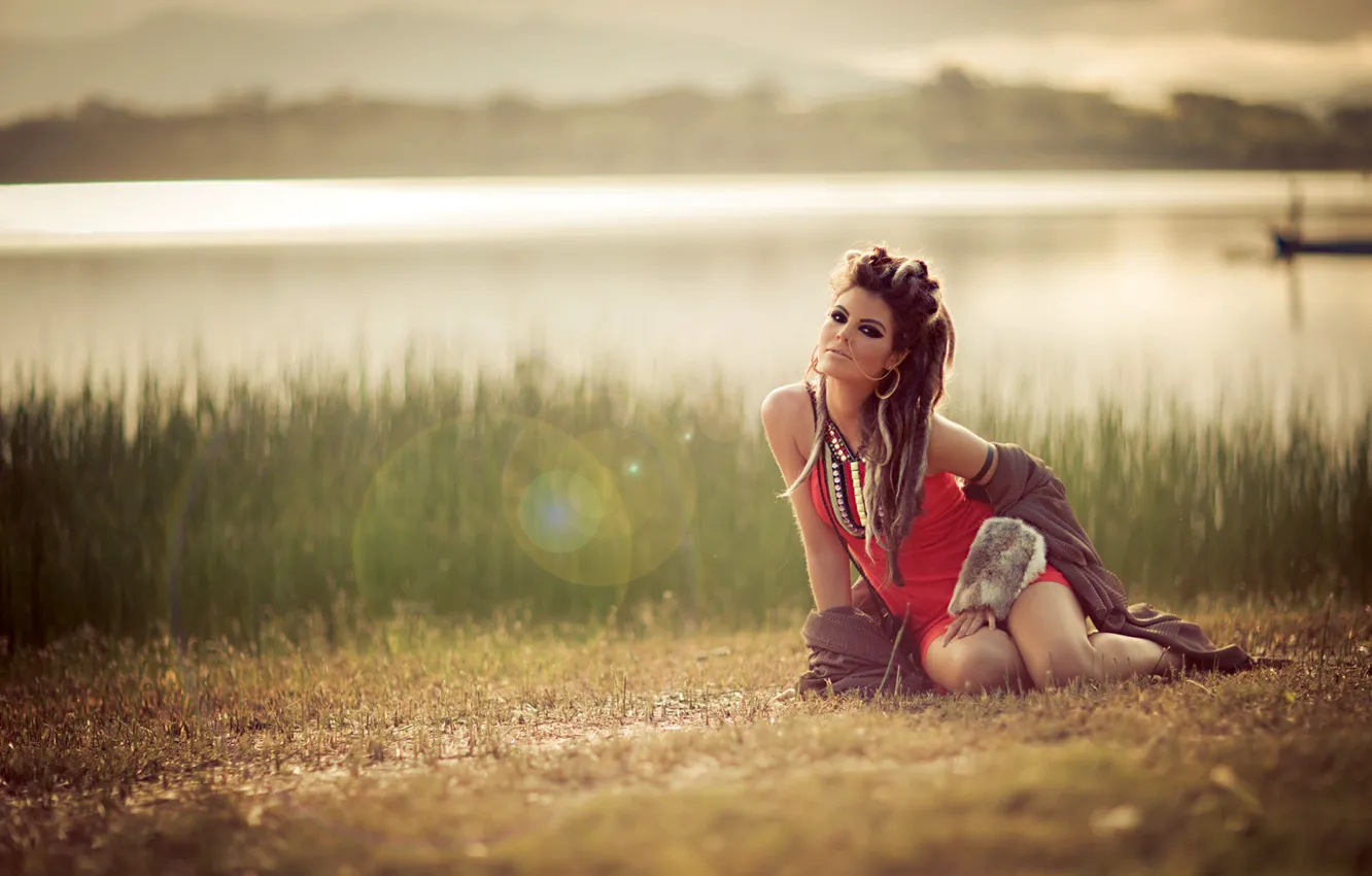 Фото обои girl, sunshine, sexy, field, autumn, lake, evening, dreadlocks