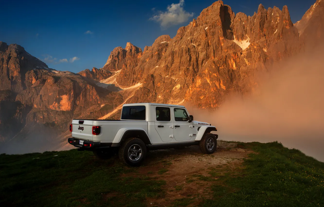 Фото обои белый, вершины, внедорожник, пикап, Gladiator, задом, 4x4, Jeep