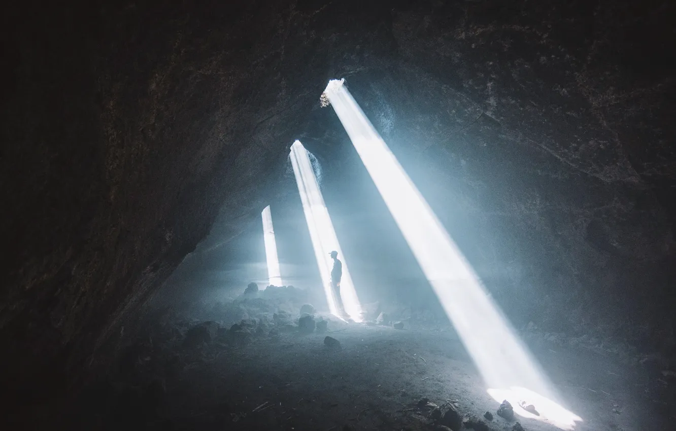 Фото обои свет, скалы, человек, пещера