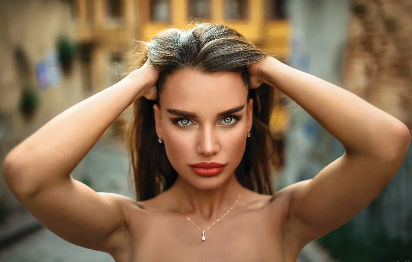Фото обои взгляд, секси, поза, фон, модель, портрет, макияж, прическа