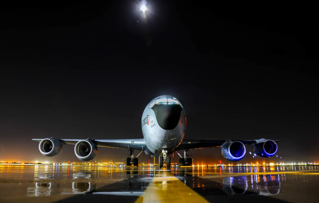 Фото обои Boeing, самолёт, реактивный, заправщик, военно-транспортный, многофункциональный, KC-135, четырёхдвигательный