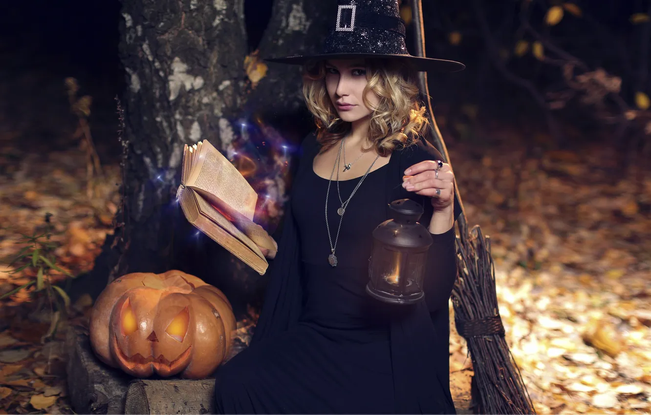 Фото обои девушка, фонарь, тыква, Хеллоуин, книга, метла, ведьмочка, Hakan Erenler