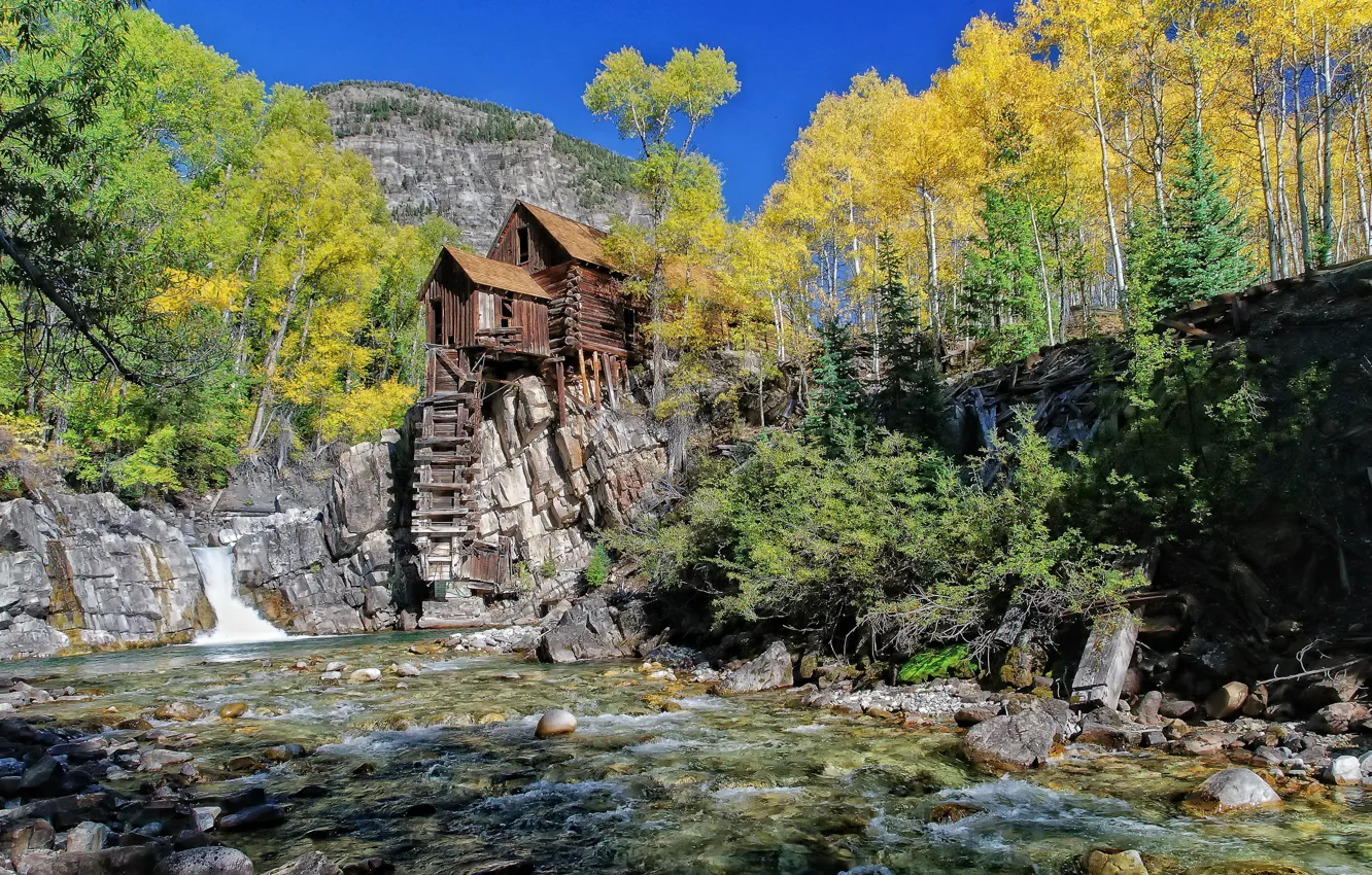 Фото обои вода, деревья, дом, река, камни
