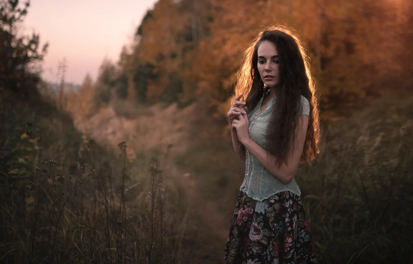 Фото обои взгляд, юбка, Девушка, Волосы, блузка, кудри, Олег Демьянченко, Катя Кузякиеа