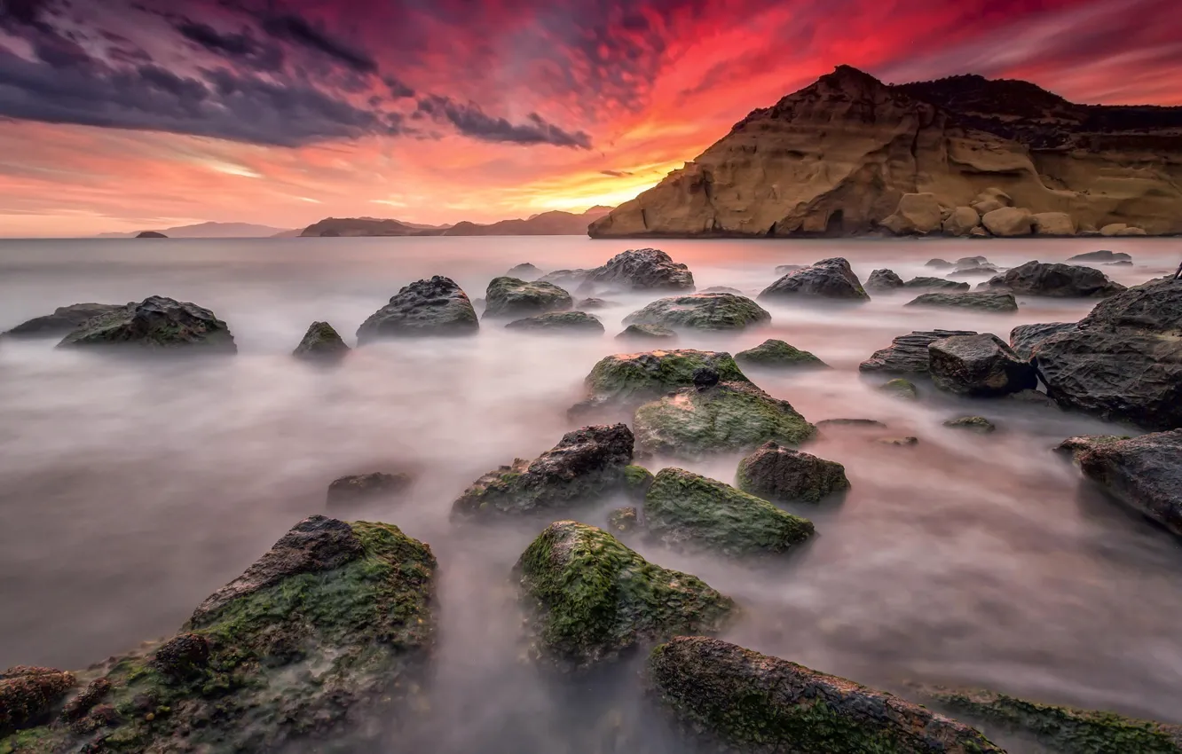 Фото обои море, камни, скалы, рассвет, берег, гора