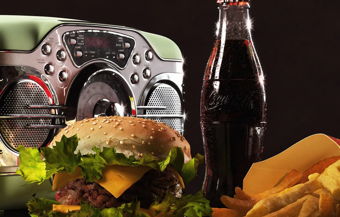 Фото обои coca-cola, гамбургер, радиоприёмник, жареная картошка