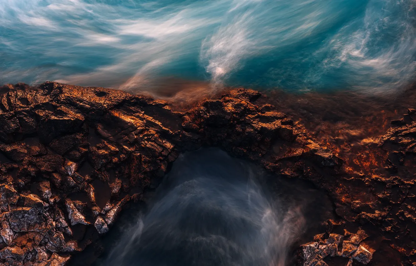 Фото обои море, волны, природа, камни, скалы, прибой, вид сверху