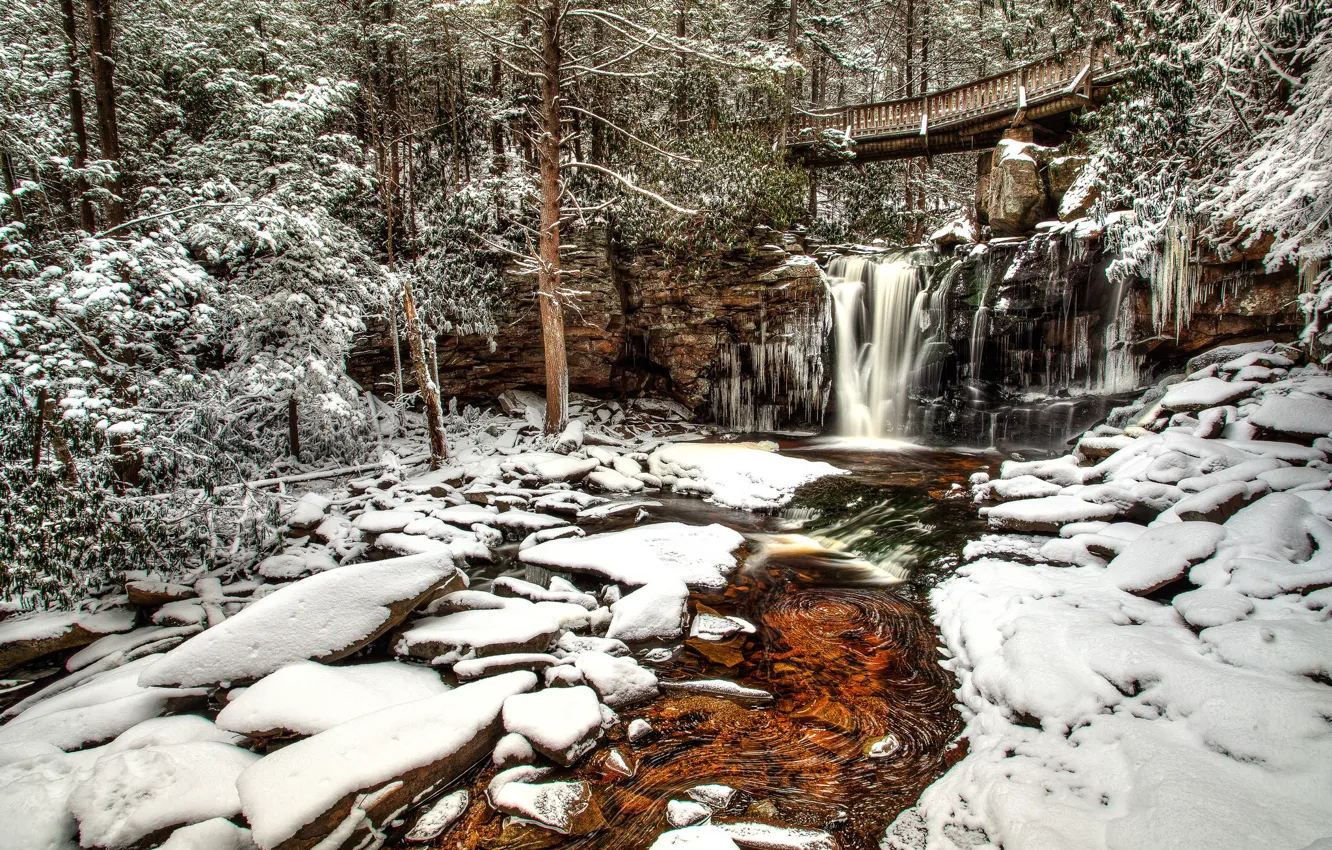 Фото обои зима, лес, снег, деревья, мост, река, водопад, West Virginia