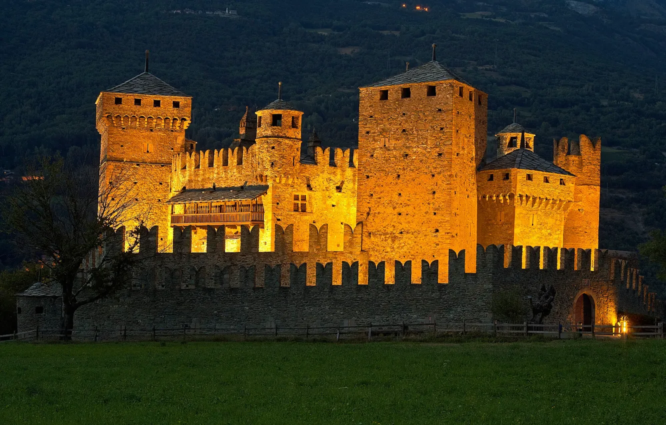 Фото обои ночь, огни, замок, Италия, Фенис, Валле-д’Аоста