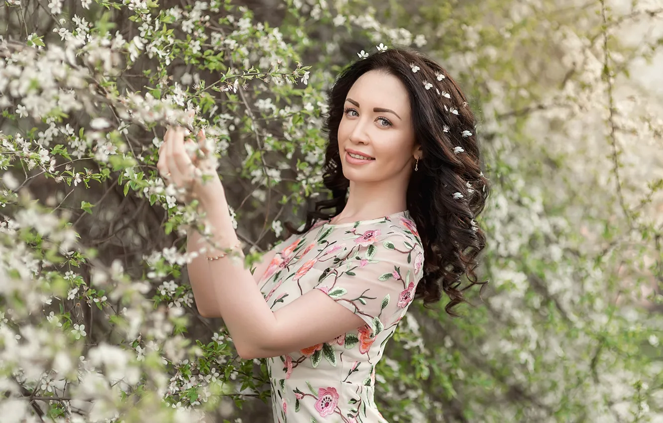Фото обои smile, flowers, brunette, Георгий Дьяков