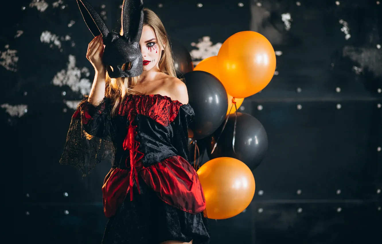 Фото обои осень, девушка, темный фон, праздник, макияж, тыква, Хеллоуин, ведьма