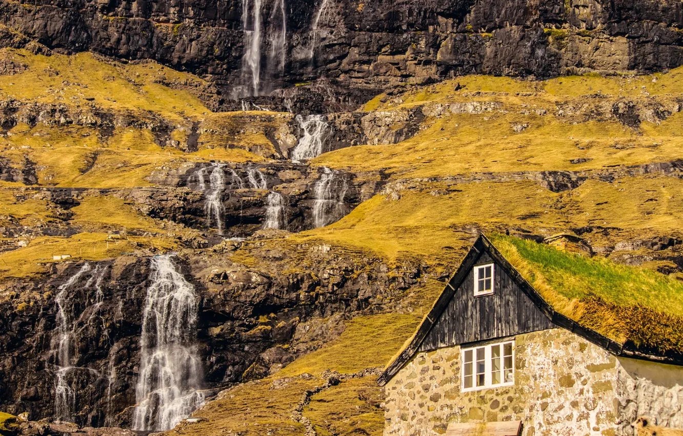 Фото обои дом, гора, водопад, Дания, каскад, Faroe Islands, Фарерские острова, Denmark