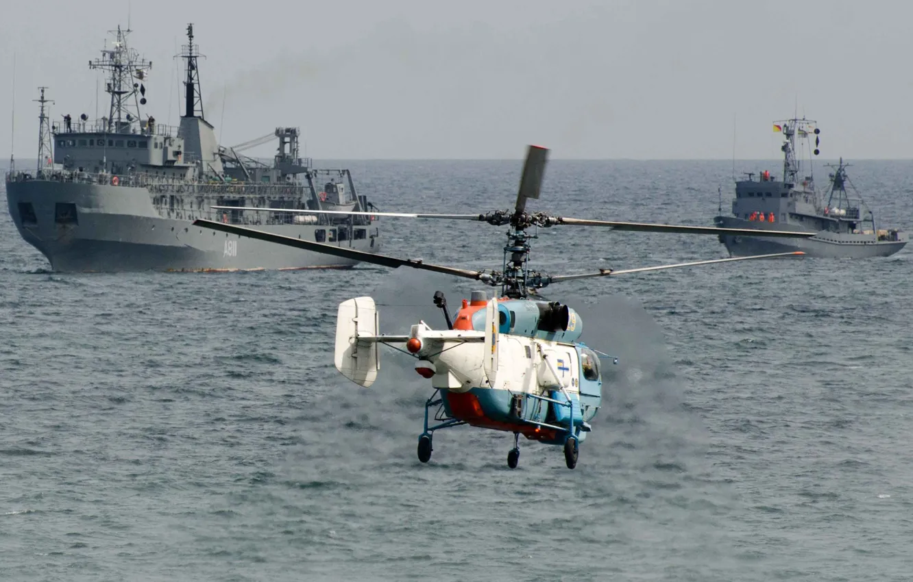 Фото обои Вертолет, Украина, Ка-27, Ка-27ПС, ВМС Украины, Судно размагничивания, Балта (А811)