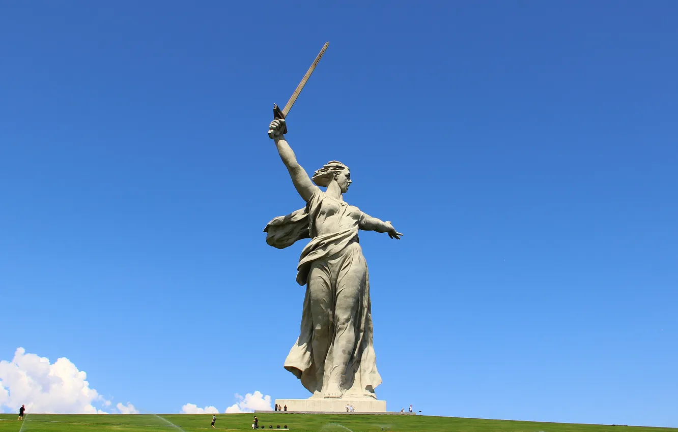 Фото обои Скульптура, Спереди, Память, Волгоград, Volgograd, Мамаев курган, Mamayev Kurgan, Родина-мать зовет