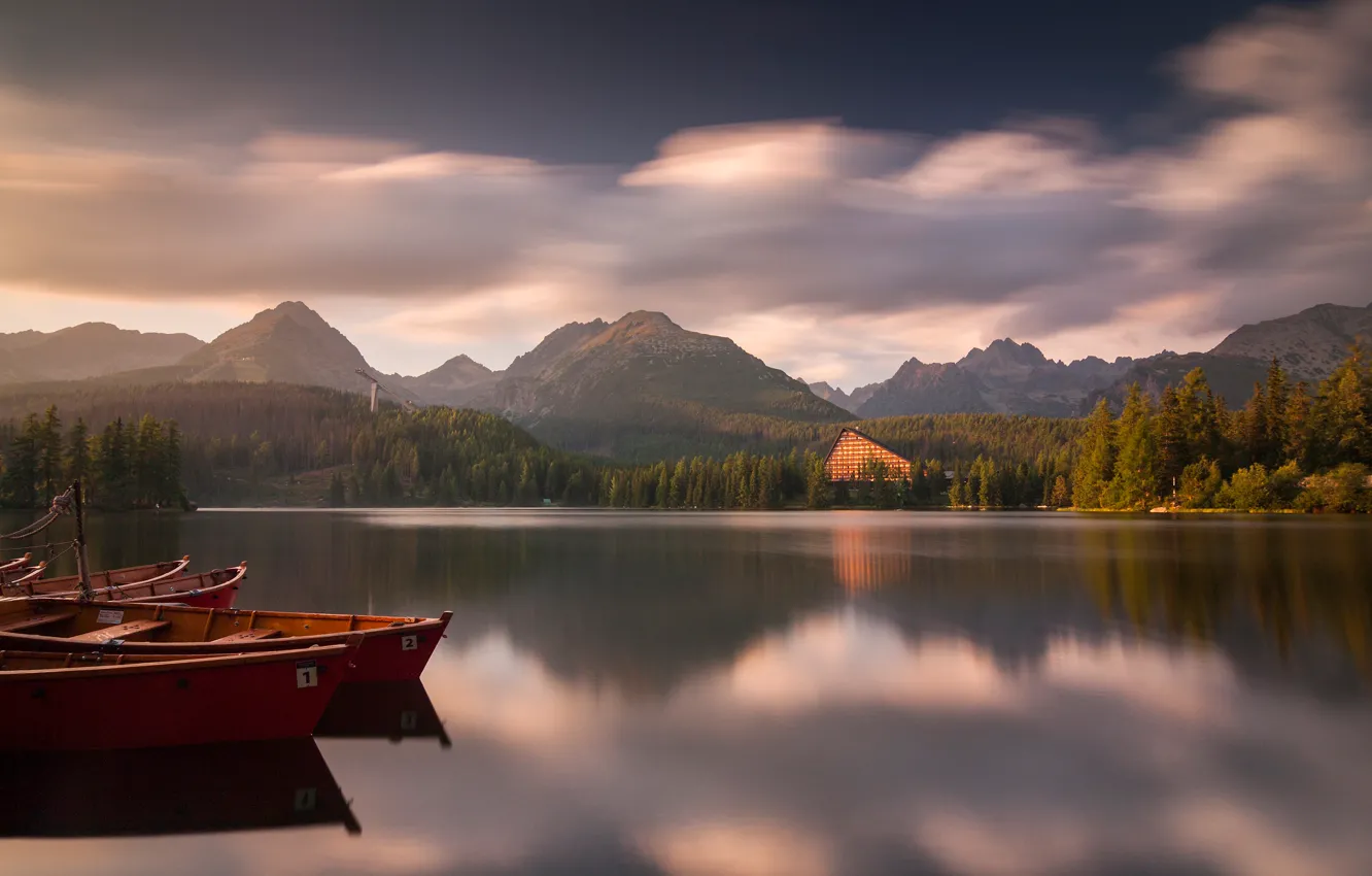 Фото обои лес, горы, озеро, лодки, Strbske pleso, Tatra National Park, Slovakia, Словакия
