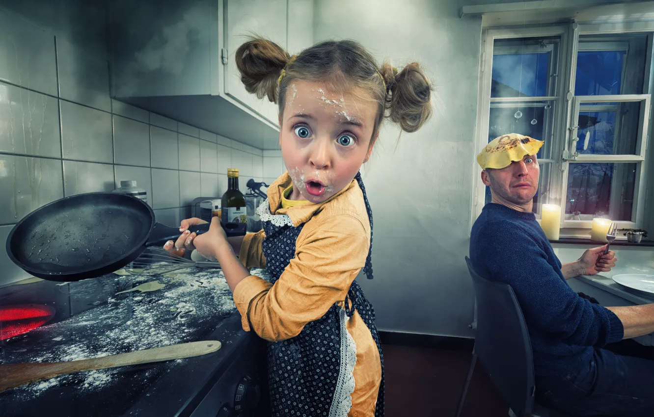 Фото обои Девочка, fun, Блины, John Wilhelm, Папа сделал