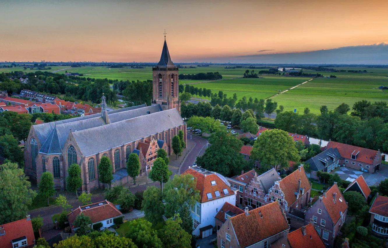 Фото обои пейзаж, закат, город, поля, дома, крыши, церковь, Голландия