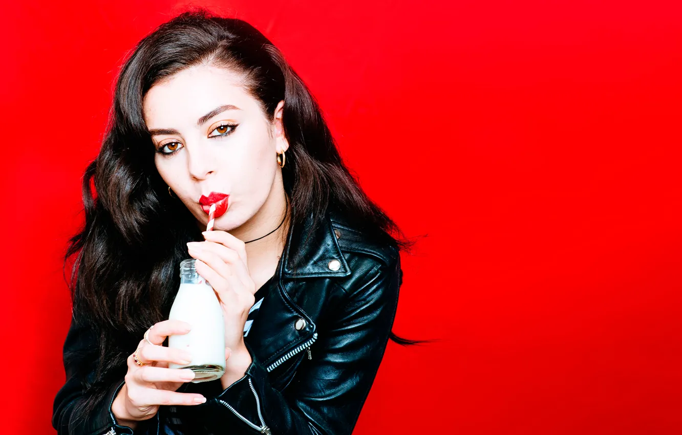 Фото обои певица, Charli XCX, Charlotte Emma Aitchison, DIY