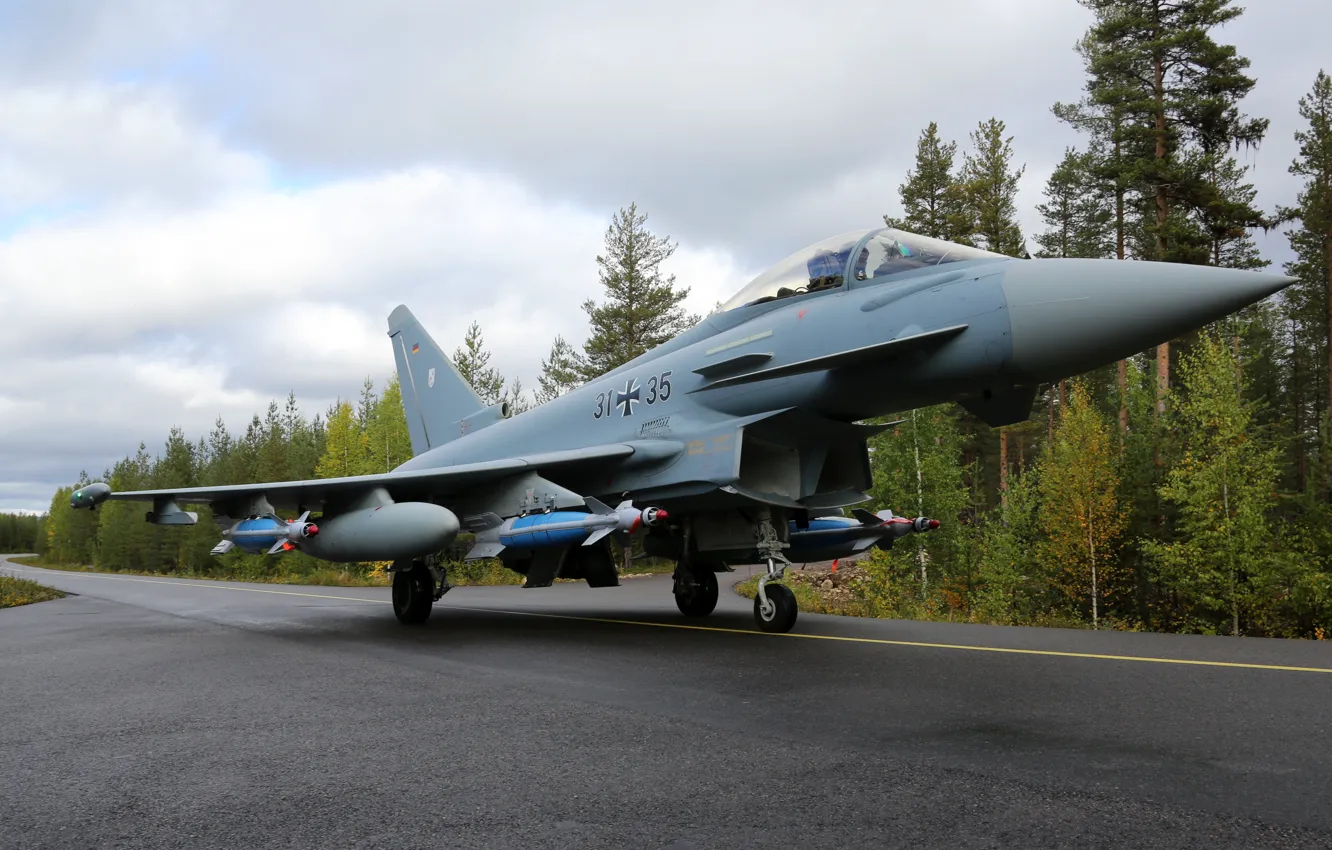 Фото обои истребитель, аэродром, Eurofighter