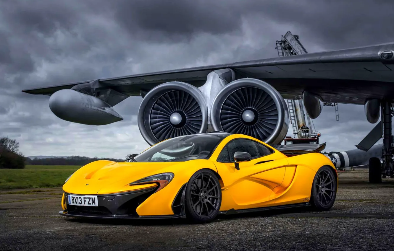 Фото обои McLaren, Желтый, Самолет, Машина, Макларен, Суперкар, Yellow, Аэродром
