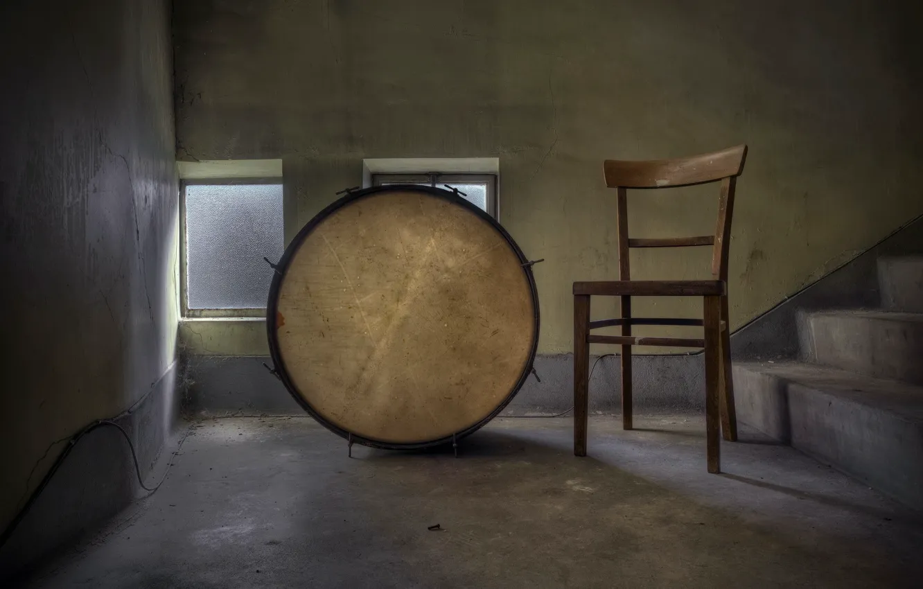 Фото обои стул, лестница, барабан