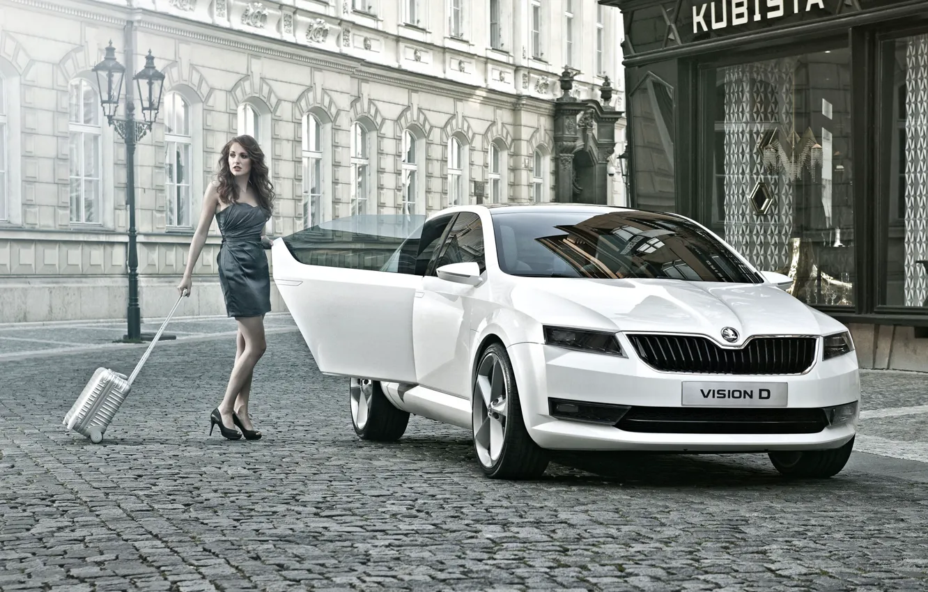 Фото обои авто, взгляд, Девушки, красивая девушка, позирует над машиной, Skoda Vision