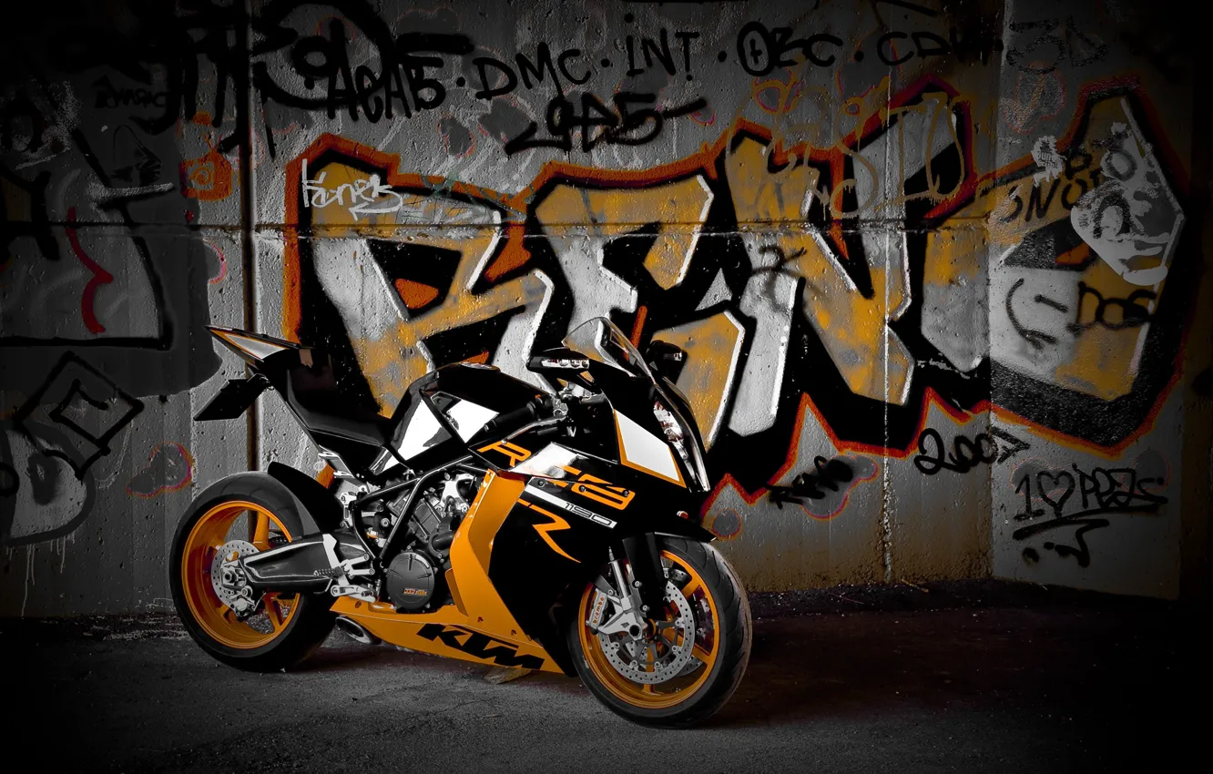 Фото обои стена, чёрный, мотоцикл, black, bike, графитти, ktm, supersport