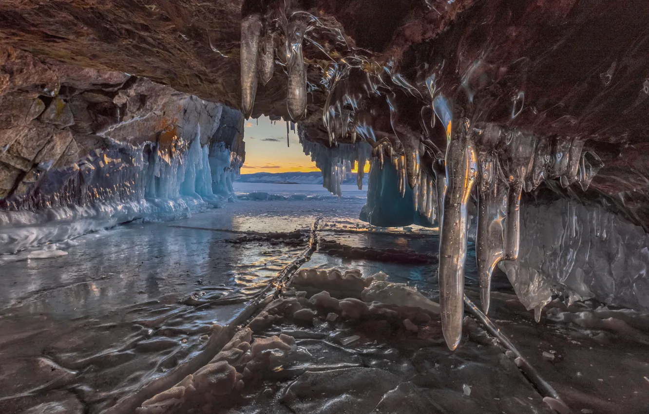 Фото обои зима, природа, озеро, лёд, сосульки, Байкал, пещера, Владимир Рябков