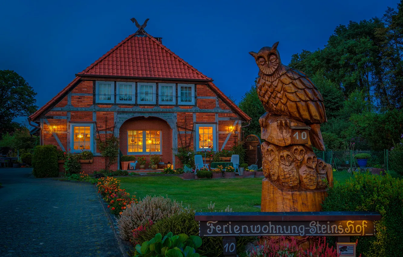 Фото обои цветы, дом, газон, сова, здание, Германия, Germany, Нижняя Саксония