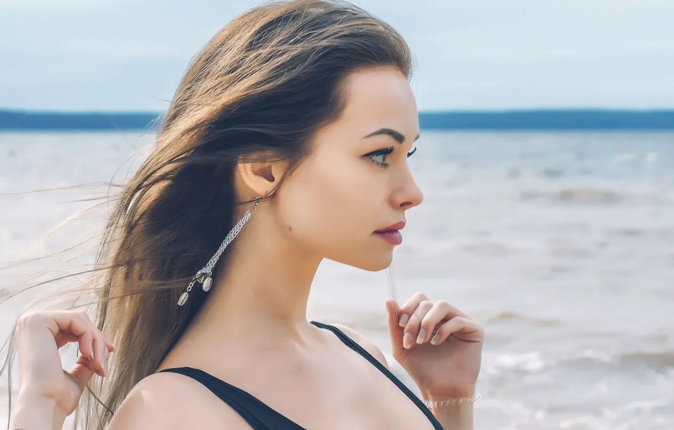 Фото обои море, солнце, фон, модель, портрет, руки, макияж, прическа