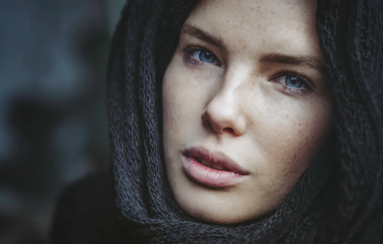 Фото обои girl, blue eyes, beauty, face, scarf, Martin Tim