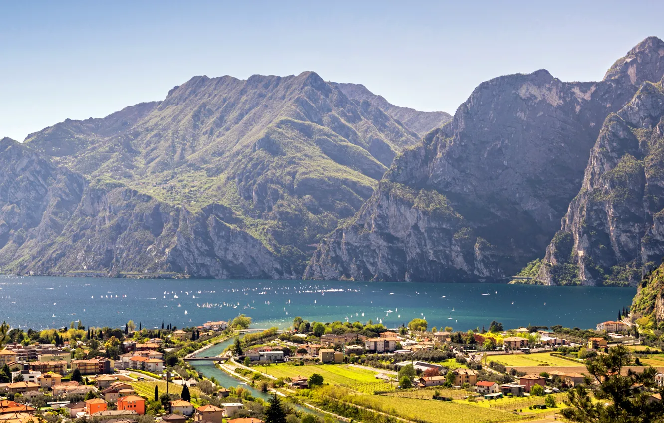 Фото обои горы, озеро, дома, Италия, городок, Lake Garda, Torbole