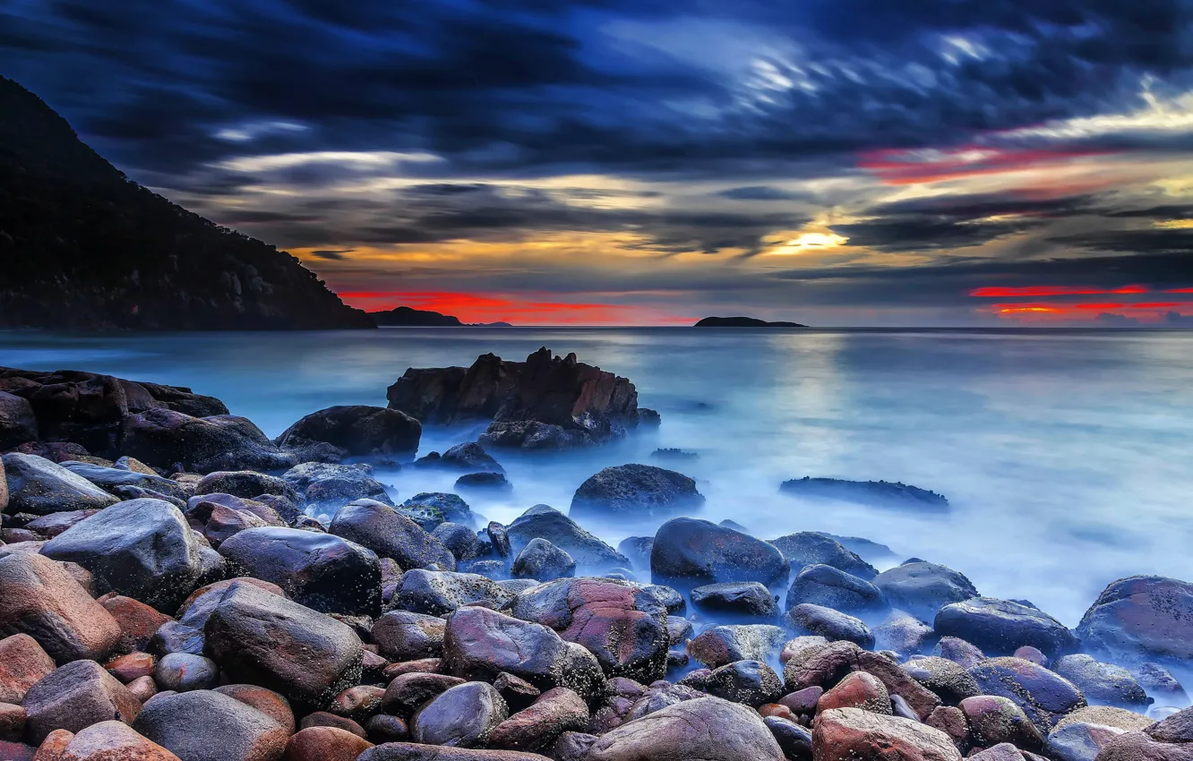 Фото обои море, небо, облака, закат, тучи, природа, камни, скалы