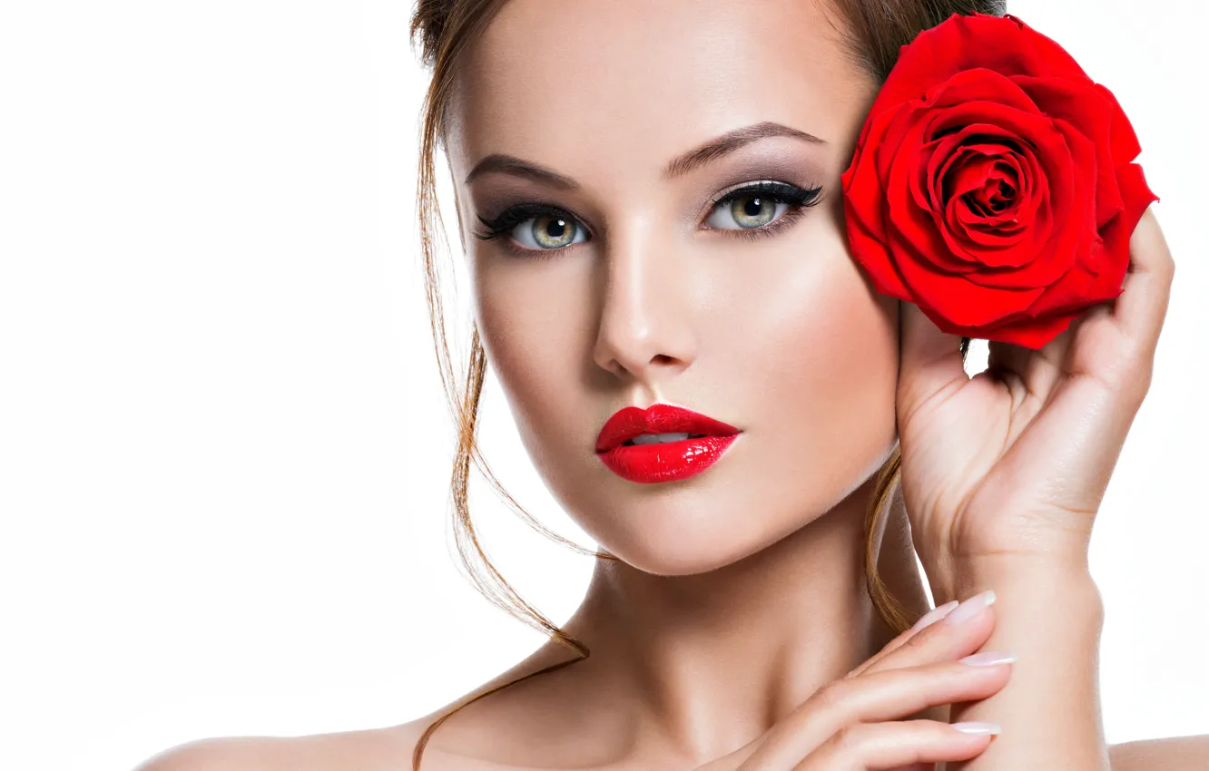 Фото обои девушка, лицо, роза, рука, портрет, макияж, прическа, красная