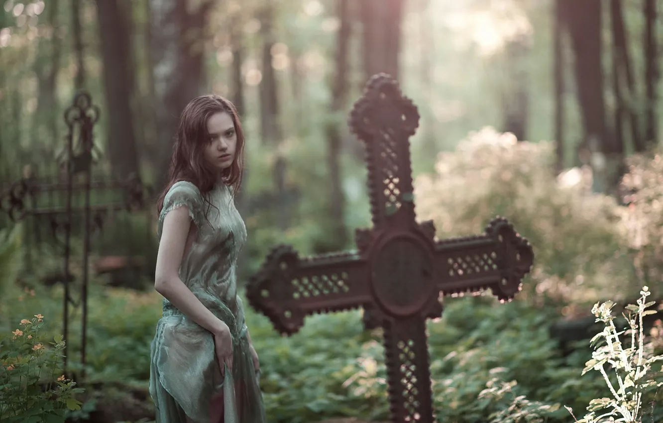 Фото обои девушка, крест, кладбище, шатенка