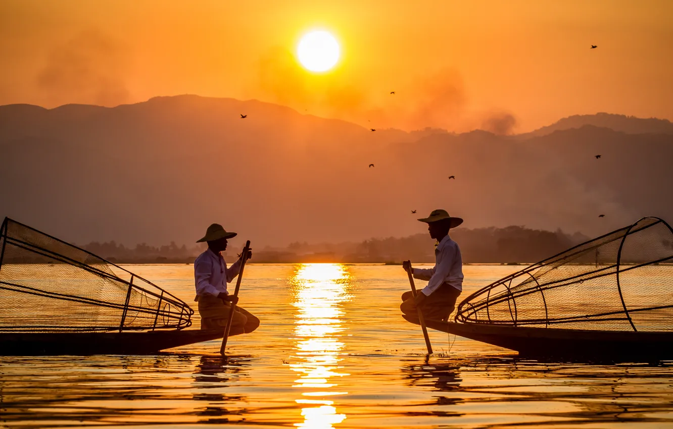 Фото обои озеро, лодки, утро, рыбаки, Myanmar, fisherman on boat at early sunrise, lake Intha, Shan state