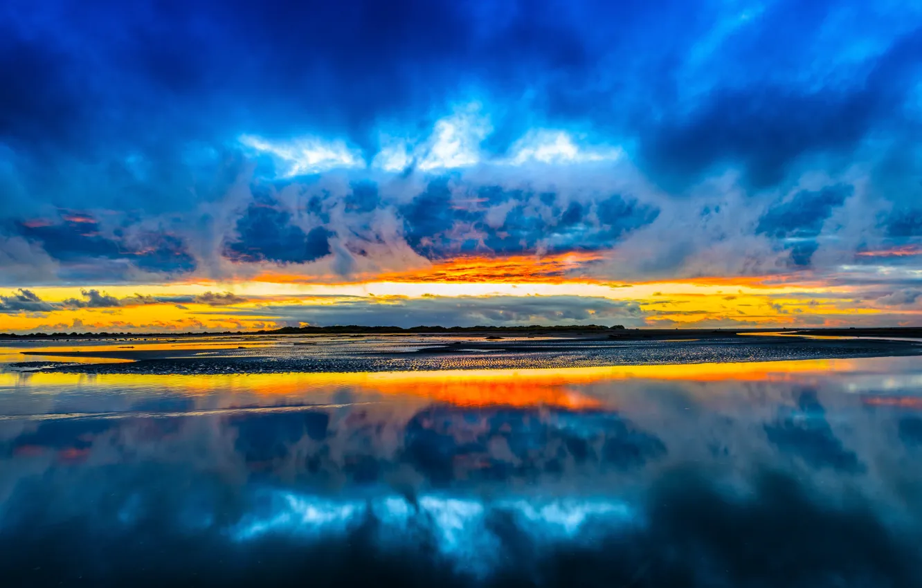 Фото обои небо, облака, закат, озеро, отражение, зеркало