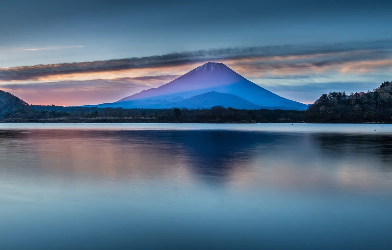Фото обои небо, деревья, пейзаж, озеро, гладь, гора, Япония, Фудзияма