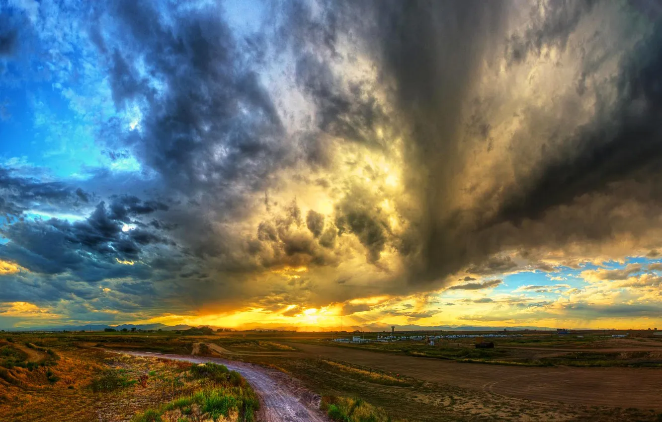 Фото обои дорога, поле, небо, облака, закат, тучи, горизонт
