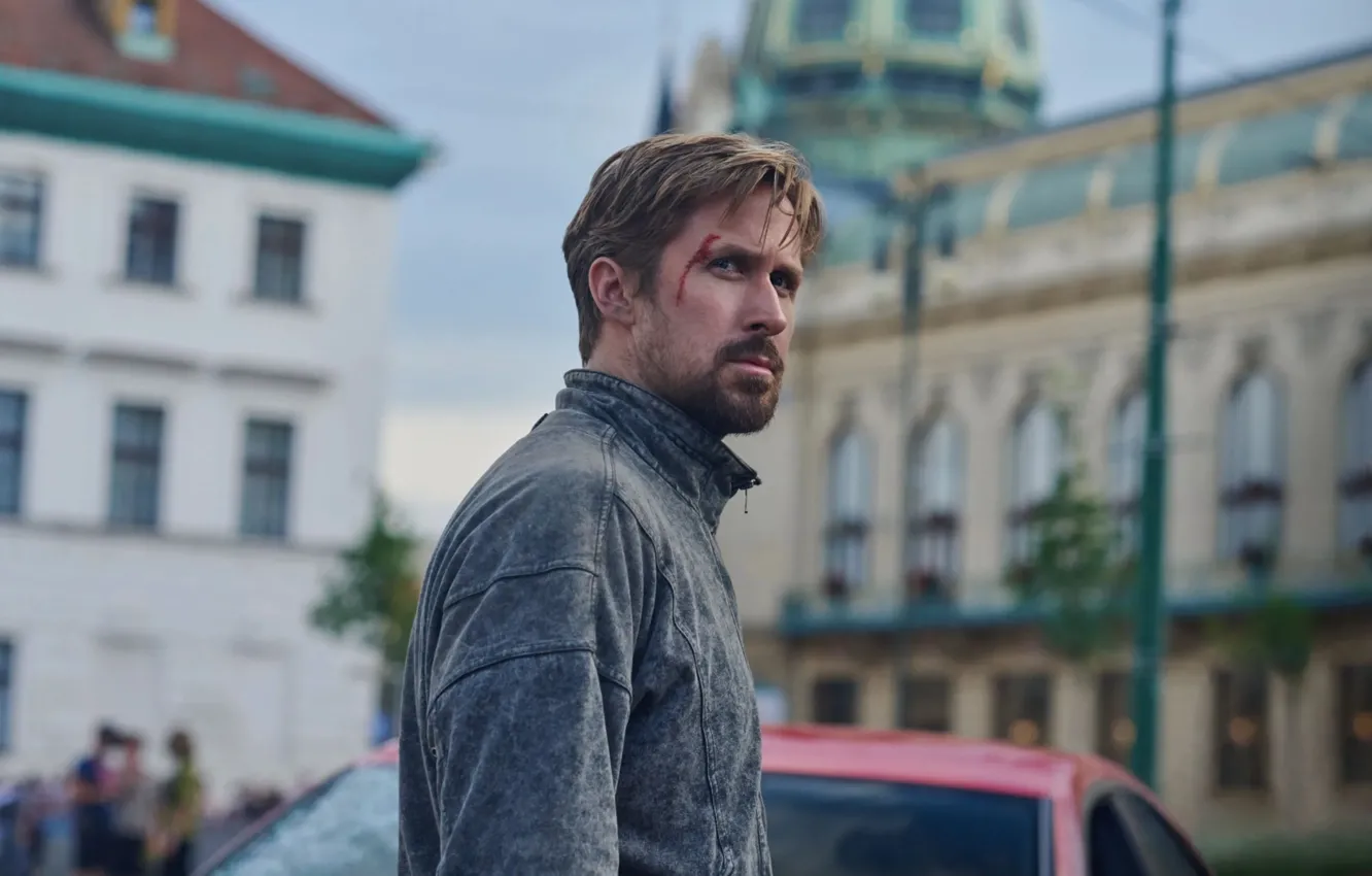 Фото обои улица, Ryan Gosling, Райан Гослинг, The Gray Man, Серый человек, Sierra Six, Сьерра Шесть, Кортланд …