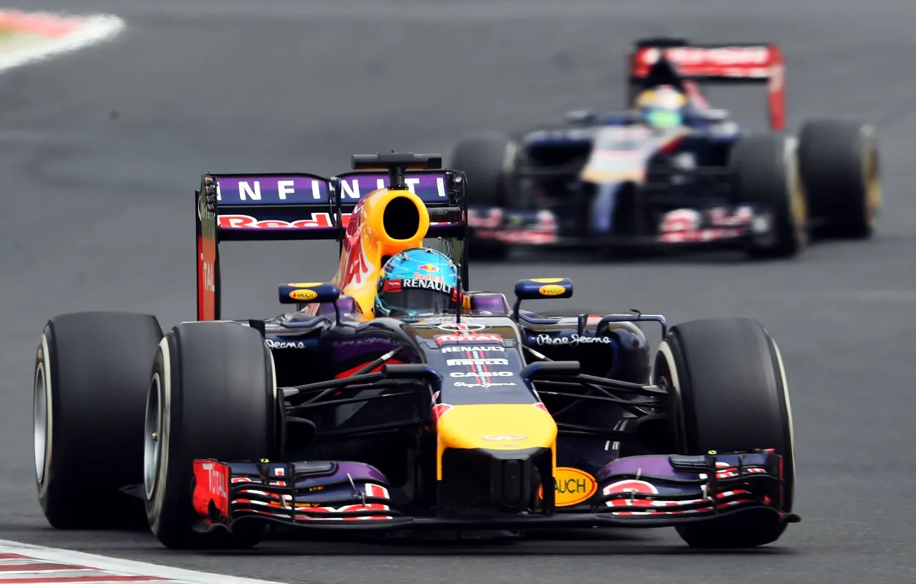 Фото обои Гонщик, Formula 1, Red Bull, Sebastian Vettel, Чемпион, RB10