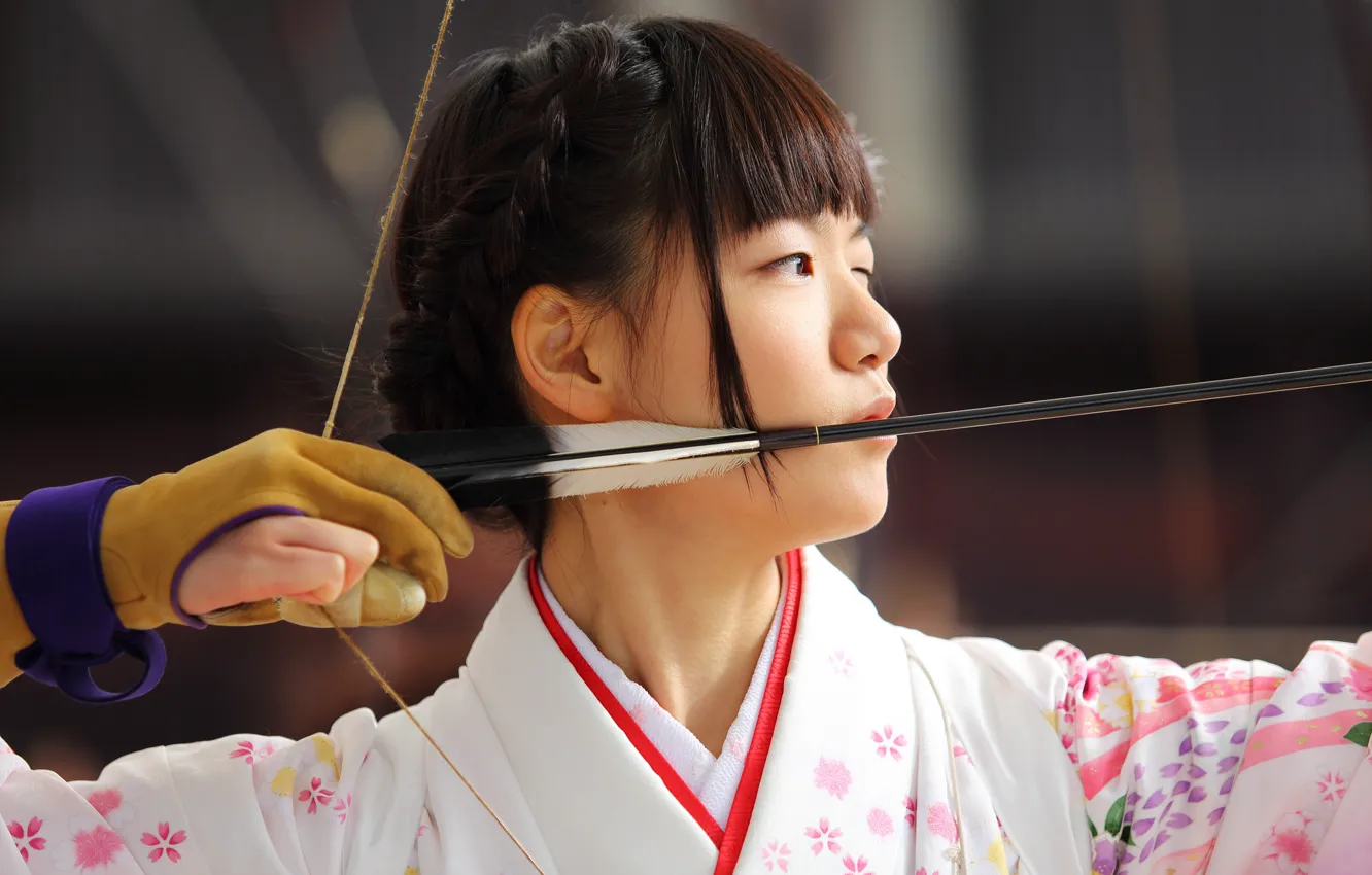 Фото обои девушка, лучница, японская, прицеливание