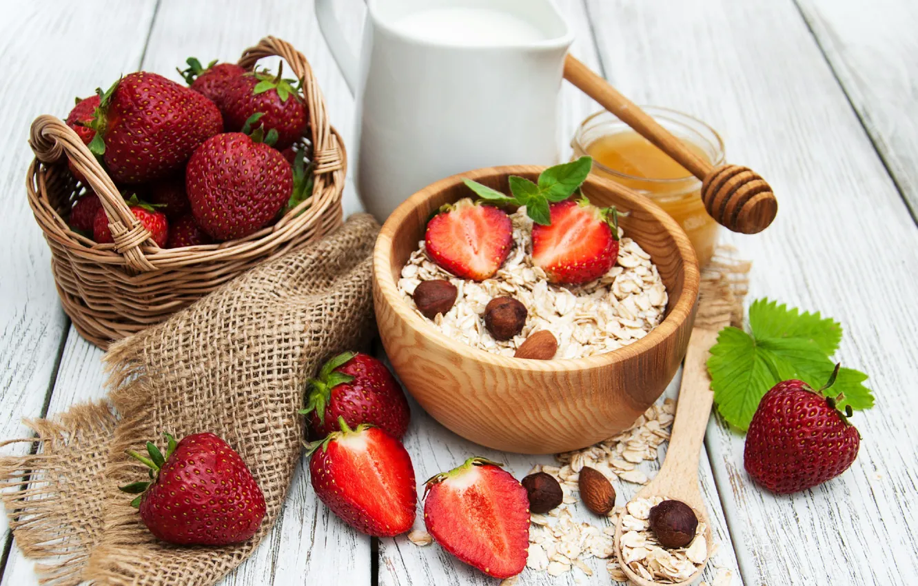 Фото обои ягоды, завтрак, молоко, клубника, мед, орехи, honey, миндаль